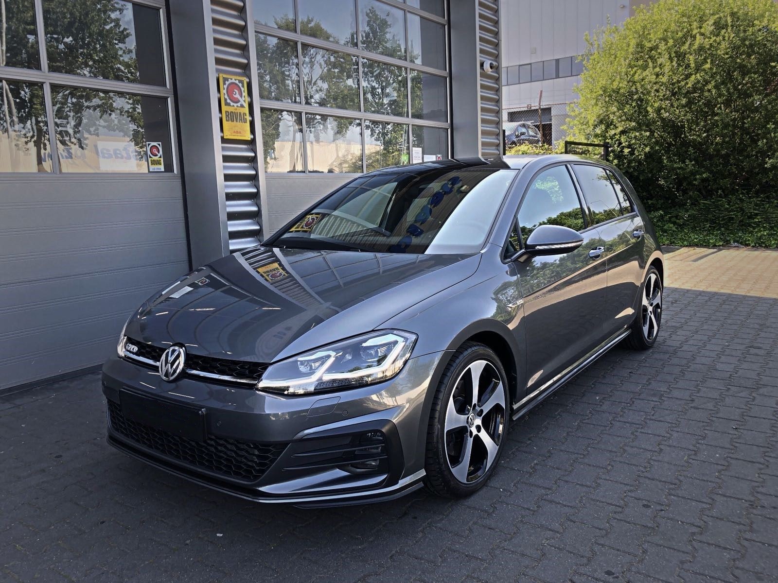 Foto - Volkswagen Golf